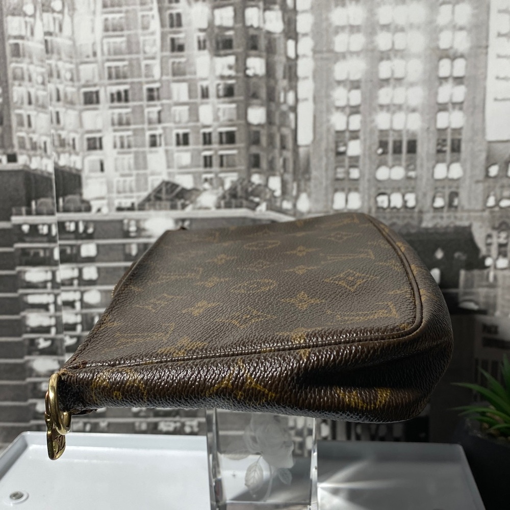 Authentic Louis Vuitton Pochette Monogram Accessories Bag - Picture 15 of 17